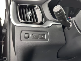 Volvo XC60 Volvo XC60 2.0 T6 Plug-in Hybrid AWD Inscription Expression (INCL-BTW)  AUT. *PANO | LUXURY-LEATHER | FULL-LED | HEATED-SPORTSEATS | NAVI-FULLMAP | CAMERA | PDC | ADAPT.CRUISE | CARPLAY | DIGI-COCKPIT | BLIS | SIPS | KEYLESS | 18