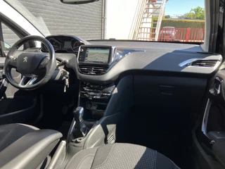 Peugeot 208 Peugeot 208 1.2 PureTech Allure 110 pk | dealer onderhouden | navigatie | trekhaak | climate | apple carplay | parkeersens. - afbeelding nr 14