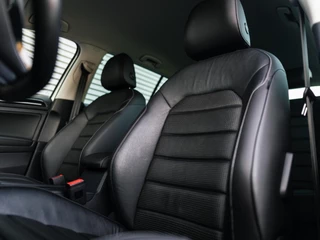 Volkswagen Golf Volkswagen Golf 1.5 TSI Highline Business R - afbeelding nr 18