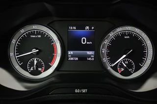 Škoda Karoq Skoda Karoq 1.5 TSI ACT Style Business (PANORAMADAK, STOELVERWARMING, CAMERA, ELEKTR STOELEN, SFEERVERLICHTING, NL-AUTO) - afbeelding nr 6