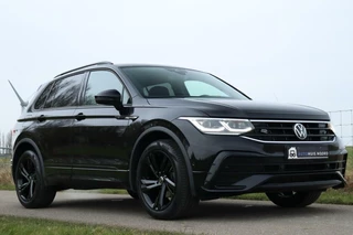 Volkswagen Tiguan Volkswagen Tiguan 1.5 TSI / 2x R-Line / Black Style / VC / HeadUP / H&K / Camera / LED / Trekhaak / 19