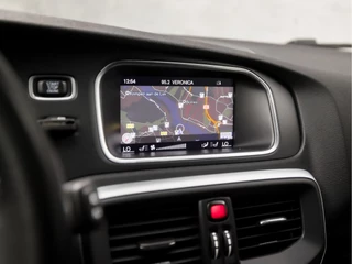 Volvo V40 Automaat (PANORAMADAK, NAVIGATIE, CAMERA, GETINT GLAS, STOELVERWARMING, SPORTSTOELEN, KEYLESS, LED KOPLAMPEN, PARKEERSENSOREN, NIEUWSTAAT) - afbeelding nr 9