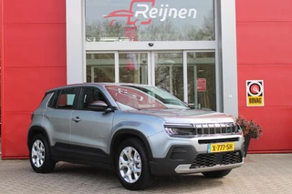 Jeep Avenger Jeep Avenger ALTITUDE 156PK 54 kWh | 3-FASE | ELEKTRISCH BEDIENBARE ACHTERKLEP | ACHTERUITRIJ CAMERA | NAVIGATIE | DRAADLOZE APPLE CARPLAY/ANDROID AUTO | ALL SEASON BANDEN | LICHTMETALEN VELGEN 17
