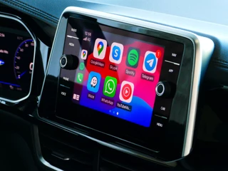 Volkswagen T-Roc Volkswagen T-Roc 1.5 TSI 150PK R-LINE EVO IQ LIGHT ALCANTARA ELEK.KLEP CARPLAY STOEL/STUUR VERW. 18