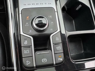 Kia Sorento Sorento 1.6T 267pk PHEV Hybrid 4WD Panorama dak  Smart key , Navigatie , Camera , Lederen bekleding incl. stoel & stuur verwarming , Parkeerhulp Voor& Achter Priveglas , - afbeelding nr 35