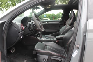 Audi RS3 Audi RS3 Limousine 2.5 TFSI quattro / Full option! / Panoramadak / Camera / RS Seats / 19'' / Matrix LED / Virtual Cockpit / B&O / DAB / Audi Magnetic Ride / Navigatie / Stoelverwarming / ACC - afbeelding nr 11