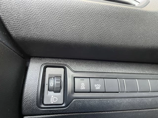 Peugeot 308 Peugeot 308 SW 1.6 BlueHDI 120 pk Blue Lease Executive Pack Trekhaak Panoramadak Camera Parkeersensoren DAB Clima en Cruise Control Wit Metallic Nette auto zuinige Euro 6 Diesel Station - afbeelding nr 41