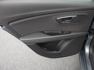 SEAT Leon TREKHAAK / NAVI / CLIMA / CARPLAY / PDC / BLUETOOTH / CRUISE / NL-AUTO - afbeelding nr 31