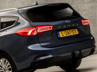 Ford Focus Ford Focus Wagon 1.0 EcoBoost Titanium X Automaat (VIRTUAL COCKPIT, APPLE CARPLAY, GROOT NAVI, STUUR/STOELVERWARMING, BANG&OLUFSEN, CAMERA, TREKHAAK, SPORTSTOELEN, ELEK ACHTERKLEP, KEYLESS, GETINT GLAS, NIEUWSTAAT) - afbeelding nr 12