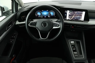 Volkswagen Golf Volkswagen Golf 1.0 eTSI Life | Camera | Adaptive cruise |  Memory | Full LED | Carplay | Side Assist | Park Assist | Sfeerverlichting | DAB - afbeelding nr 3