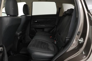 Mitsubishi Outlander Mitsubishi Outlander 2.0 PHEV Pure | Trekhaak | Carplay | Camera |  Half leder | Keyless | Climate control | Cruise control - afbeelding nr 6