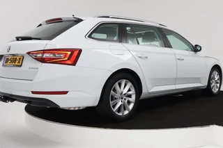 Škoda Superb Skoda Superb Combi 1.5 TSI ACT Ambition Business (PANORAMADAK, STOELVERWARMING, TREKHAAK, ELEKTR STOELEN, NAVIGATIE, NL-AUTO) - afbeelding nr 10