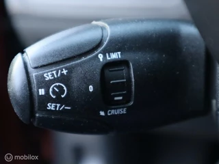 Peugeot 2008 Peugeot 2008 1.2 PT 110 PK Navigatie DonkerGlas DAB Parkeersensor - afbeelding nr 8