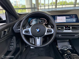 BMW 1 Serie BMW 1-serie M135i xDrive |Pano |HUD |H&K |Sfeer |Stuurverw. - afbeelding nr 21