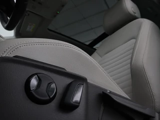 Volkswagen Passat Volkswagen Passat 1.4 TSI GTE | Panoramadak | Stoelverwarming |  Leder/Alcantara | Camera | Carplay | Adaptive cruise | Matrix LED | Massage | Navigatie - afbeelding nr 6