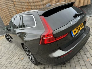 Volvo V60 Volvo V60 2.0 T6 Twin Engine AWD 253pk | Comfortstoelen leer | Stoelverwarming | Navigatiesysteem | Trekhaak uitklapbaar | 18 inch lichtmetalen velgen | Apple CarPlay | LED verlichting | Getint glas achter | Parkeersensoren achter - afbeelding nr 48