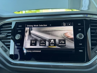 Volkswagen T-Roc Volkswagen T-Roc 1.5 TSI 150pk 3 x R-Line DSG ACC Camera LaneAsist  CarPlay Sportmodus 18 ich Sportvelg - afbeelding nr 22