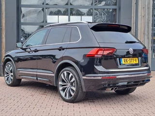 Volkswagen Tiguan Volkswagen Tiguan 2.0 TSI 4Motion Highline R-line | LED | Pano | Trekhaak | Leder | Elek. klep | Virtual | LMV 20