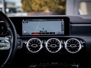 Mercedes-Benz A-Klasse Mercedes A-klasse A250 Premium AMG|PANO|BURMESTER|SFEERVERL. - afbeelding nr 24