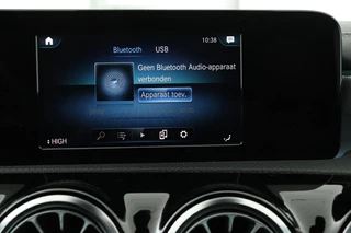 Mercedes-Benz A-Klasse Mercedes-Benz A-klasse 250e AMG Night | Panoramadak | Adaptive cruise |  Carplay | Stoelverwarming | Camera | Leder/Alcantara | Full LED | Sfeerverlichting | Navigatie - afbeelding nr 24