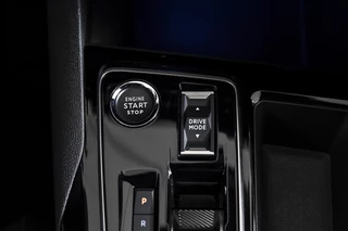 Peugeot 5008 | Dig. Cockpit | Adapt. Cruise | Stoelverw. | PDC | Camera | NAV + App. Connect | ECC | Elek. Klep | LM 19