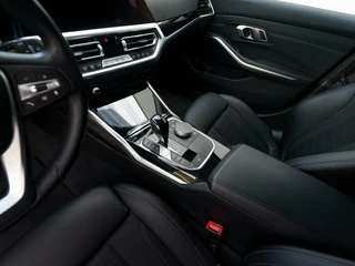 BMW 3 Serie BMW 3-serie Touring 330e 293pk Sport Line | Full LED | Sportstoelen | Adaptive cruise | Trekhaak - afbeelding nr 14