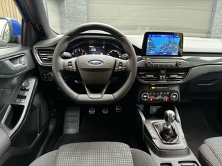 Ford Focus Ford Focus Wagon 1.0 EcoBoost Hybrid ST Line | Navigatiesysteem | Stoelverwarming | Stuurverwarming | LED verlichting | Apple CarPlay | Achteruitrijcamera | Inparkeerhulp | Parkeersensoren voor en achter - afbeelding nr 24