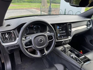 Volvo V60 Volvo V60 2.0 T6 Recharge AWD R-Design R-Design/Airco/Lichtmetalen velgen/Stoelverw. - afbeelding nr 12