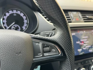 Škoda Octavia Skoda Octavia Combi 1.5 TSI Greentech Sport Business Automaat | Cruise control | Climate control | Trekhaak | Parkeersensoren achter | Zwart optiek - afbeelding nr 11