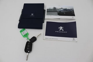 Peugeot 208 Peugeot 208 1.2 PureTech Style | Panoramadak |  Stoelverwarming | Cruise control | Parkeerhulp | Climate control | Bluetooth - afbeelding nr 16
