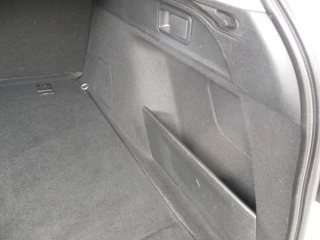 Peugeot 308 Peugeot 308 SW 1.2 PureTech Blue Lease Allure Staat in Hoogeveen - afbeelding nr 9