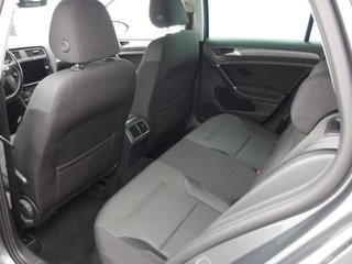 Volkswagen Golf AUTOMAAT / NAVI / CLIMA / PDC / BLUETOOTH / CRUISE / CARPLAY / NL-AUTO - afbeelding nr 30
