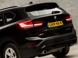 BMW X1 221Pk Automaat (GROOT NAVI, CLIMATE, ALCANTARA, ELEK ACHTERKLEP, SPORTSTOELEN, PARKEERSENSOREN, LED KOPLAMPEN, DAB+, NIEUWSTAAT) - afbeelding nr 11