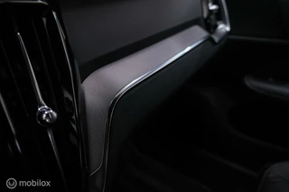Volvo V60 Volvo V60 2.0 T8 Recharge AWD R-Design | NL auto | DAB+ | CarPlay | Adaptive | Blis | Rijklaar | - afbeelding nr 22