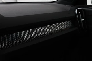 Volvo XC40 Volvo XC40 1.5 T3 R-Design | Stoel & stuurverwarming |  Trekhaak | Camera | Navigatie | Achterbankverwarming | Leder/Alcantara | Full LED - afbeelding nr 29
