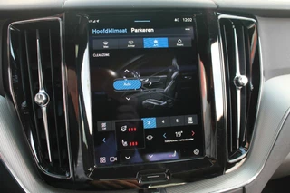 Volvo XC60 Volvo XC60 T6 Recharge AWD R-Design | Longe Range | Panoramadak | Stoelverwarming | 360° Camera | HUD | Trekhaak | Harman / Kardon | Glossy Black - afbeelding nr 52