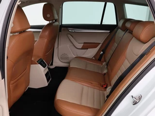 Škoda Octavia Skoda Octavia 1.2 TSI Elegance | Panoramadak | Leder |  Stoelverwarming | Xenon | Navigatie | Climate control | Keyless | Bluetooth | Cruise control - afbeelding nr 6