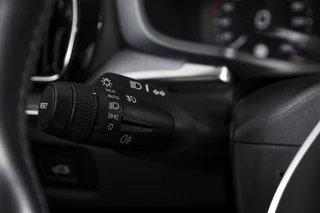 Volvo V60 Volvo V60 2.0 B3 163 PK Essential Edition - Automaat | Dig. Cockpit | Cruise | Stoel-+Stuurverw. | PDC | NAV + App. Connect | ECC | Elek. Klep | DAB | LM 17