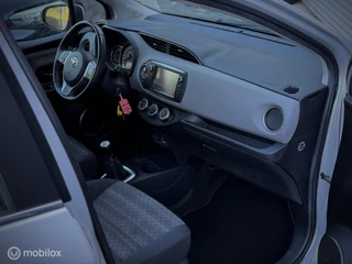 Toyota Yaris Toyota Yaris 1.0 VVT-i Airco | Navigatie | Bluetooth |Camera - afbeelding nr 16