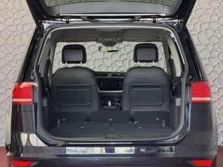 Volkswagen Touran Volkswagen Touran 1.5 TSI 150PK 7P CARPLAY NAVI CAMERA LED ELEK.KLEP VIR.COCKPIT DODE.HOEK DET. STOELVERW KEYLESS 7P 7PERS 10/2024 