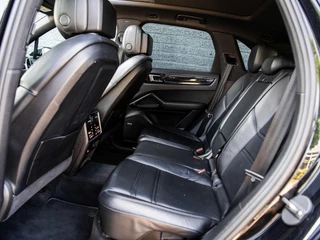 Porsche Cayenne Porsche Cayenne 3.0 V6 340PK Pano Stoelkoeling Bose ACC Sport Chrono Led Matrix 360 Camera Softclose Luchtvering - afbeelding nr 10