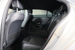 Mercedes-Benz A-Klasse Mercedes-Benz A-klasse 180 AMG 45 Look / AUT / Cruise Control / Camera / F1 Flippers / Navi / Led / Pdc / Xenon / 20 Inch - afbeelding nr 15