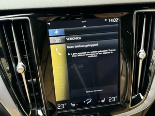 Volvo V60 Volvo V60 2.0 T6 Twin Engine AWD 253pk | Comfortstoelen leer | Stoelverwarming | Navigatiesysteem | Trekhaak uitklapbaar | 18 inch lichtmetalen velgen | Apple CarPlay | LED verlichting | Getint glas achter | Parkeersensoren achter - afbeelding nr 16