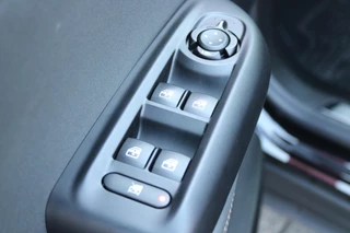 Alfa Romeo Tonale Alfa Romeo Tonale 1.5T 160PK HYbrid VELOCE | PANORAMISCH SCHUIF / KANTELDAK | LEDEREN BEKLEDING | VOORSTOELEN / STUUR VERWARMD | VOORSTOELEN GEVENTILEERD | VOORSTOELEN ELEKTRISCH VERSTELBAAR | DRAADLOOS APPLE CARPLAY / ANDROID AUTO | 360° CAMERA | AUTOMATISCH DIMMENDE BUITENSPIEGELS | 20