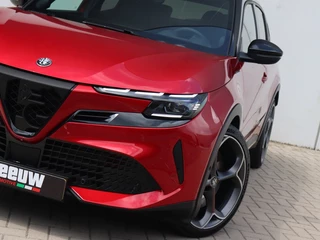 Alfa Romeo Junior Alfa Romeo Junior Veloce 54 kWh 280 PK | Techno Pack | 20