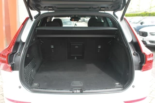 Volvo XC60 Volvo XC60 T6 Recharge AWD R-Design | Panoramadak | Parkeercamera | HUD | Pilot Assist | BLIS | Stoelverwarming | Trekhaak | Glossy Black | Keyless - afbeelding nr 50