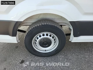 Volkswagen Crafter Volkswagen Crafter 140pk L4H3 Trekhaak Airco Cruise Camera Parkeersensoren Euro6 L3H2 15m3 Airco Trekhaak - afbeelding nr 19