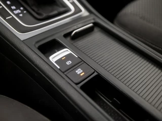 Volkswagen Golf Automaat (APPLE CARPLAY, CLIMATE, STOELVERWARMING, SPORTSTOELEN, LM VELGEN, GETINT GLAS, CRUISE, NIEUWSTAAT) - afbeelding nr 27