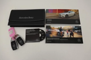 Mercedes-Benz A-Klasse Mercedes-Benz A-klasse 250e AMG Night | Carplay | Stoelverwarming |  Camera | Sfeerverlichting | Navigatie | Widescreen | Park Assist | Leder/Alcantara - afbeelding nr 23