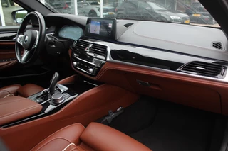 BMW 5 Serie BMW 5 Serie 530e iPerformance High Executive / Schuifdak / 360Camera / Head-up / 20'' / Volleder / Harman Kardon / Keyless / Navigatie / Stoelventilatie / Stuurverwarming / Dodehoek / ACC - afbeelding nr 12